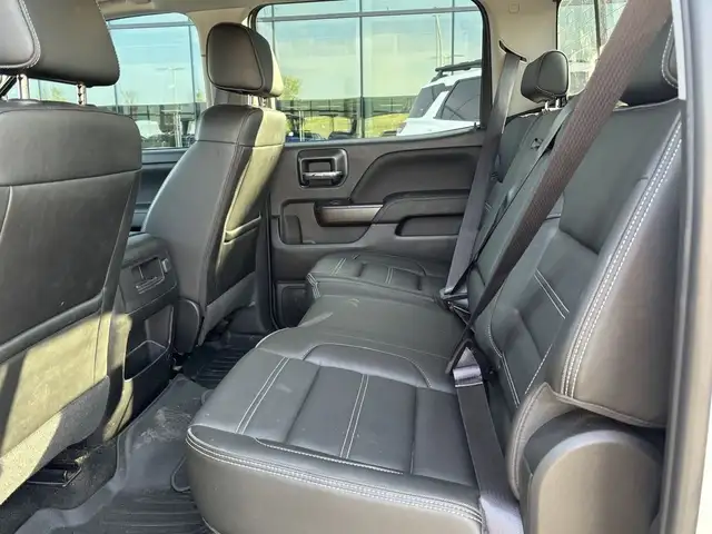 2017 GMC Sierra 1500 Denali 4x4 Crew Cab • 6.2L • Sunroof • Pwr  in Cars & Trucks in Calgary - Image 27