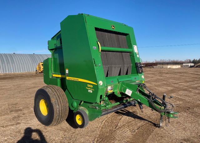 2016 John Deere 569 Round Baler in Farming Equipment in Saskatoon