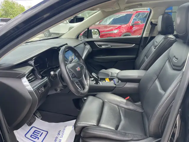 2017 Cadillac XT5 Luxury AWD5864676574580019217
