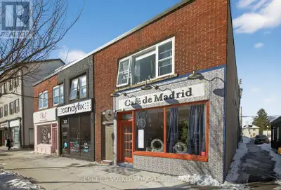 Location is everything. Situated in the heart of Downtown Oakville, you are steps away from the town...