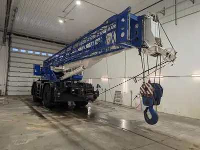2013 Tadano GR1000XL Rough Terrain 100 Ton Picker Crane 1 owner unit 10 year boom inspection complet...