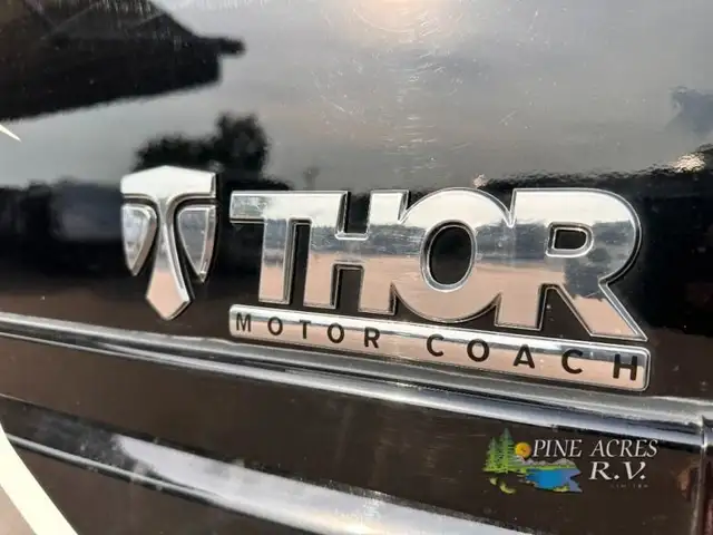 2022 Thor Motor Coach Challenger 35MQ only 6,310 Miles in RVs & Motorhomes in Moncton - Image 75