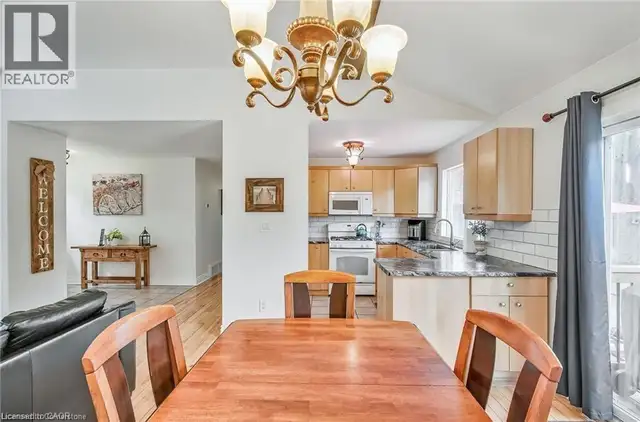 8 BEACH Road Lowbanks, Ontario in Houses for Sale in St. Catharines - Image 15