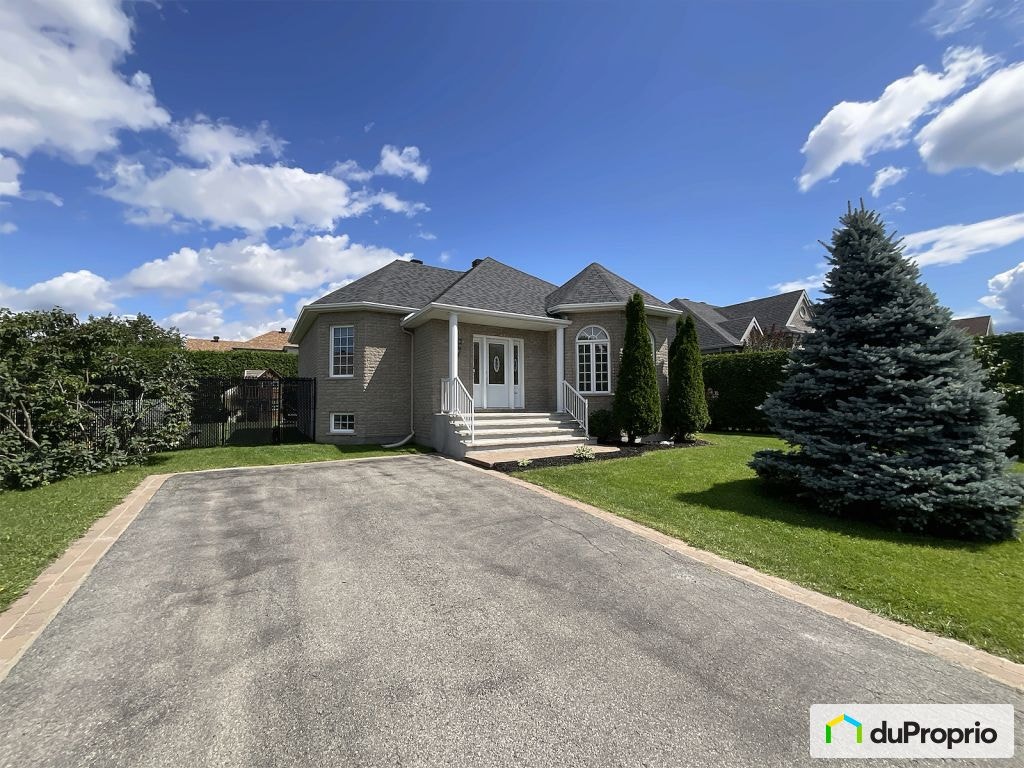 $679,000 - Bungalow for sale in Vaudreuil-Dorion — photo 1
