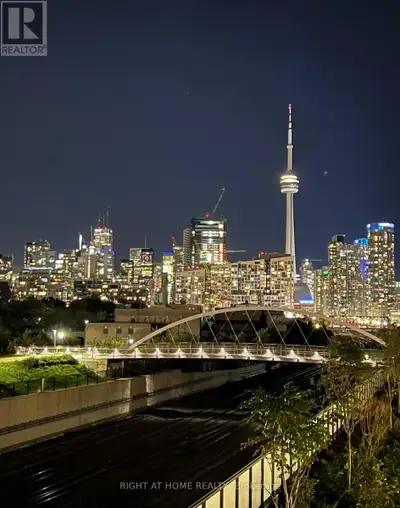 Live adjacent to Liberty Village, King West's vibrant scene and the scenic beauty of the waterfront....