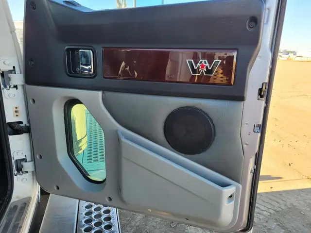 2013 WESTERN STAR 6900XD in Heavy Trucks in Saskatoon - Image 33