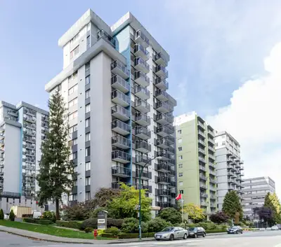 A north-facing unit with views of Stanley Park, Coal Harbour and the North Shore Mountains, this one...