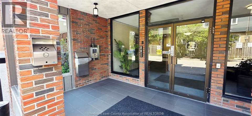 3905 RIVERSIDE DRIVE East Unit# 401 Windsor, Ontario 3