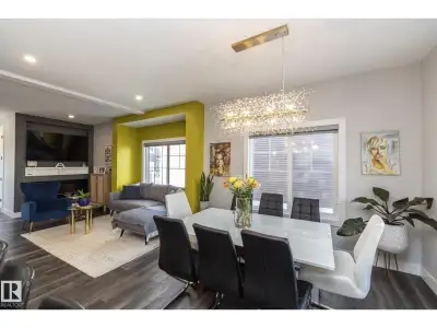 Welcome to this STYLISH END UNIT Townhouse with 1750 SQ.FT and double attached garage. Upgraded & de...