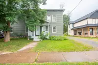 **SPACIOUS** 2 BEDROOM TOWNHOUSE IN WELLAND!!