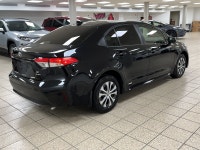 Apple CarPlay and Android Auto take center stage in this 2025 Toyota Corolla Hybrid LE, turning its... (image 5)