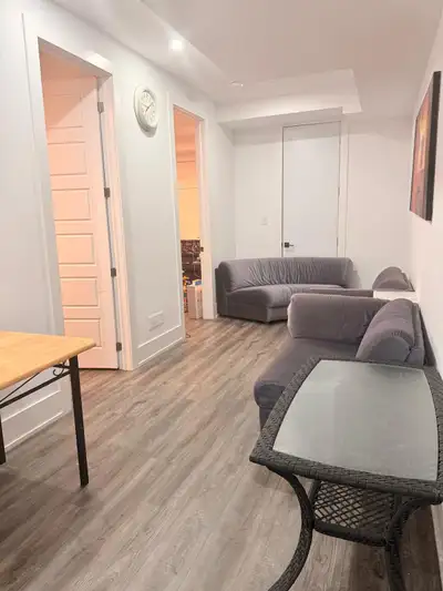 Near Scarborough Town centre 1 or 2 bedrooms for rent lawrence/bellamy walking distance to Bellamy s...