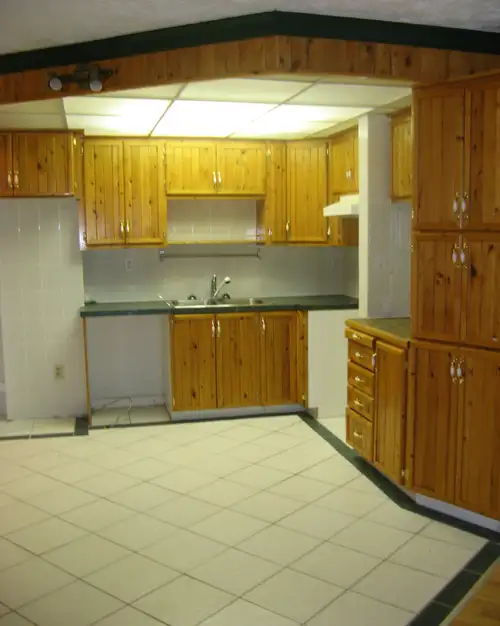 3½.4 ½ TRÈS BEAU,GRAND, PISCINE INT, SAUNA,CHAUFFÉ,ASCENSEURS,EC 819-823-1743. Libre immédiatement o...