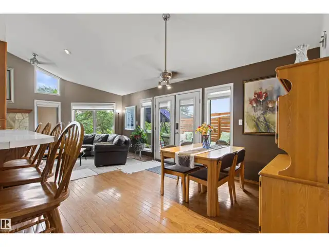 11139 157 AV NW Edmonton, Alberta in Houses for Sale in St. Albert - Image 10