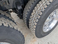 Low HRS, LOW KMS 2019 Peterbilt 348 Tandem Hydrovac Camex Smartvac Hydro Vac non-code KMS: 63,933 HR... (image 8)