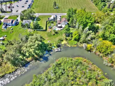 OVER 3 ACRES OF PICTURESQUE WATERFRONT PROPERTYAND PRIVATE DOCK!! WELCOME TO THIS 1119 SQFT 1.5 STOR...