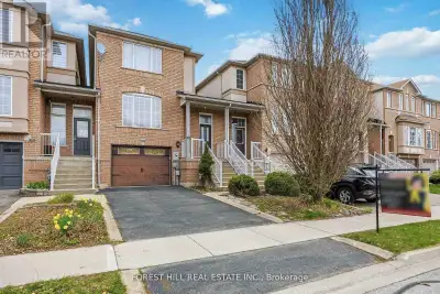 Welcome to this beautifully upgraded townhouse in the highly desirable Dufferin Hill community. This...