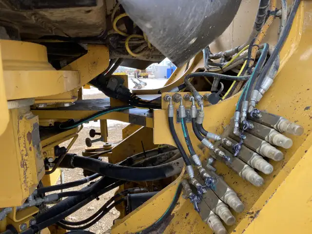 2011 Caterpillar Wheel Loader 972H in Heavy Equipment in Grande Prairie - Image 31