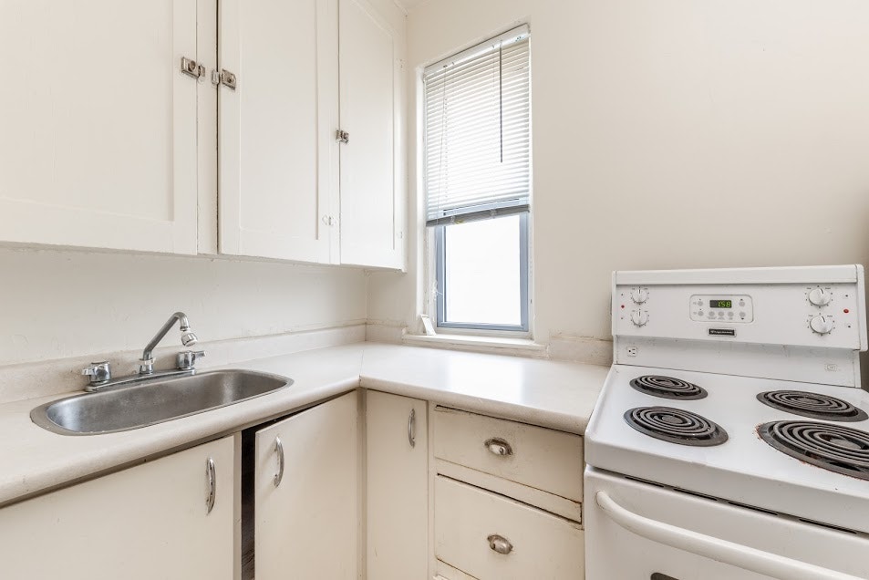 221 Colony St- Studio Suite 2