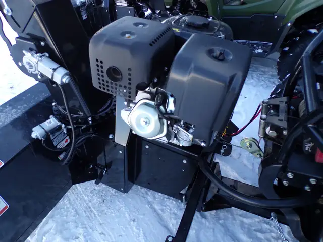 YAMAHA KODIAK 700 EPS WITH BERCOMAC SNOWBLOWER in Other in Ottawa - Image 4