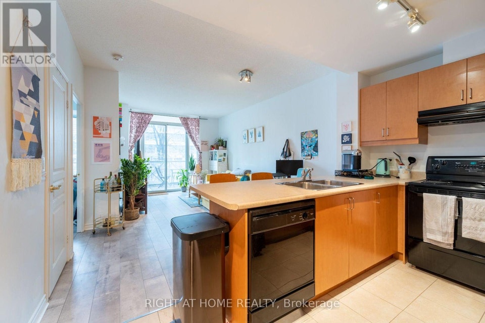 301 - 28 BYNG AVENUE Toronto (Willowdale East), Ontario 3