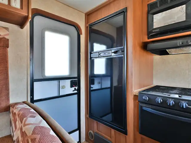 2010 Trailblazer T240S in Travel Trailers & Campers in St. Albert - Image 13