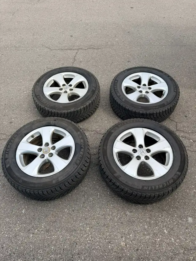 Oem Toyota Rav4 Venza 225/65/17 michelin winter tires 5x114.3 in Tires & Rims in Mississauga / Peel Region - Image 3