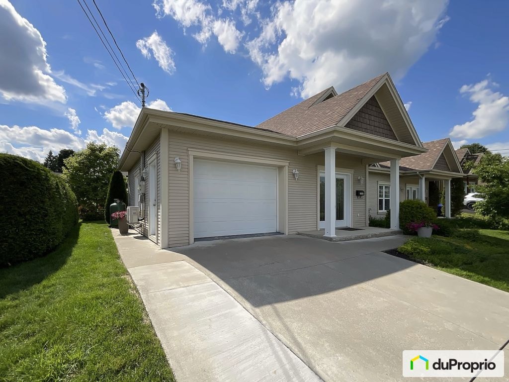 $454,000 - Semi-detached for sale in Magog — photo 1