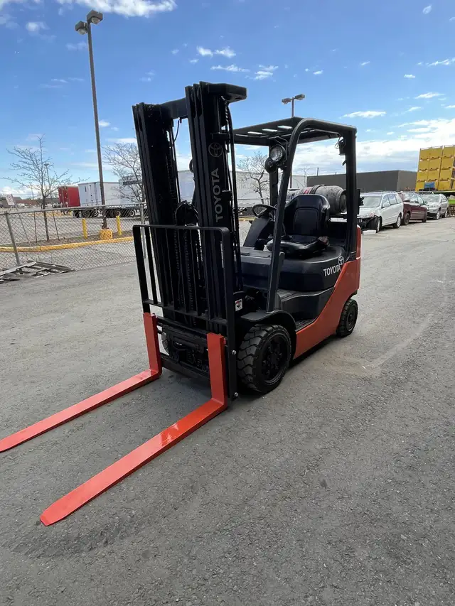 2018 Toyota 4000lbs cap forklift 3 stage w side-shift in Heavy Equipment in Mississauga / Peel Region - Image 5