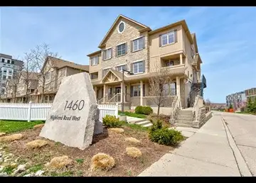 Gorgeous Corner Unit Bungalow Condo! (4A)