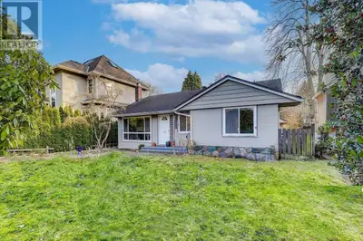 Prime Kerrisdale BIG 6,450.00 SF flat LOT / Well maintained home with Amazing SOUTH facing backyard....