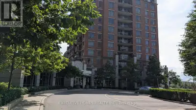 A welcoming cozy 1-bedroom apartment on the third floor in Central Park, featuring 9-foot ceilings,...