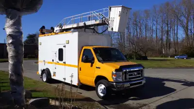 2015 Ford Econoline E-450 Cube Van With Bucket 5.4L V8 Rear Workshop, Zone Technologies traffic Sign...