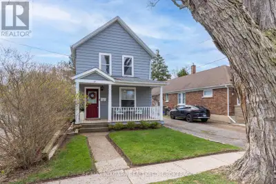 REMARKABLE DUPLEX OPPORTUNITY IN PORT DALHOUSIE Discover this duplex nestled in the charming Port Da...