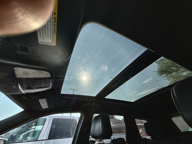 2014 Jeep Grand Cherokee OVERLAND - Navigation in Cars & Trucks in Lethbridge - Image 17