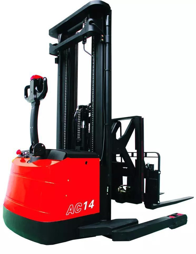 New walkie Electric scissor straddle stacker with side shift in Other in Whitehorse - Image 2