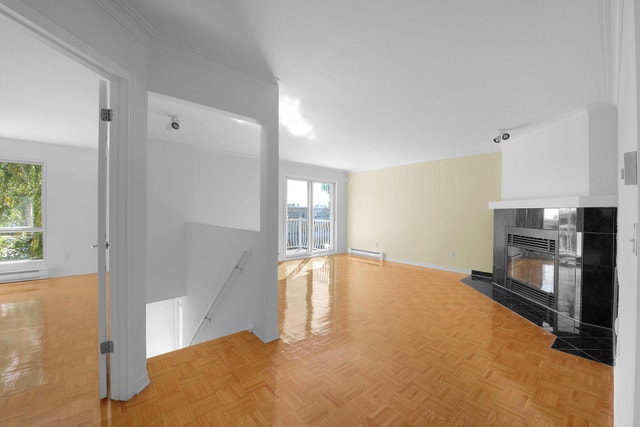 Beautiful 5 1/2 located in the Heart of LaSalle — photo 1