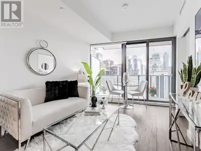 Elegant 1+1 Bed, 1 Bath Suite In A Prime Downtown Location! Steps To The Historic St. Lawrence Marke...