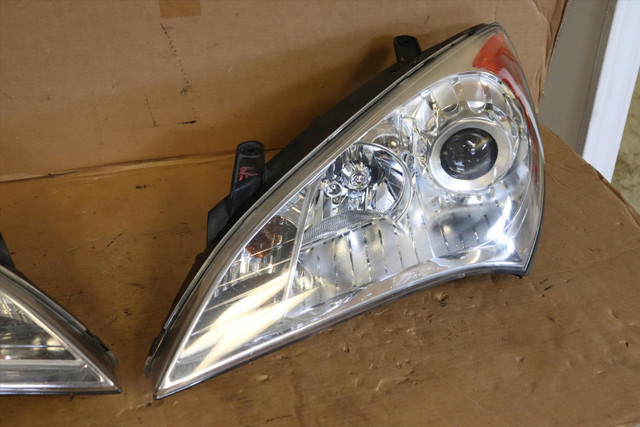 2009-2010 Hyundai Genesis Coupe BK1 OEM Headlights Assembly dans Autres pièces et accessoires  à Ville de Montréal - Image 3