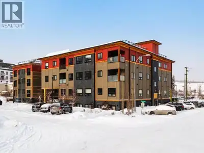 Welcome to 103-602 Main Street, a bright and modern 1 bedroom condo in the heart of downtown Whiteho...