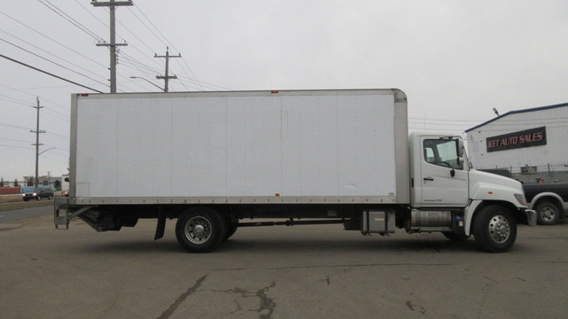 2018 Hino 268 4X2 VAN WITH 24 FT BOX & POWER TAIL GATE in Cars & Trucks in Edmonton - Image 4