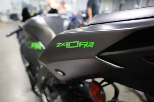 2025 Kawasaki NINJA ZX-10RR Grey in Sport Bikes in Edmonton - Image 7