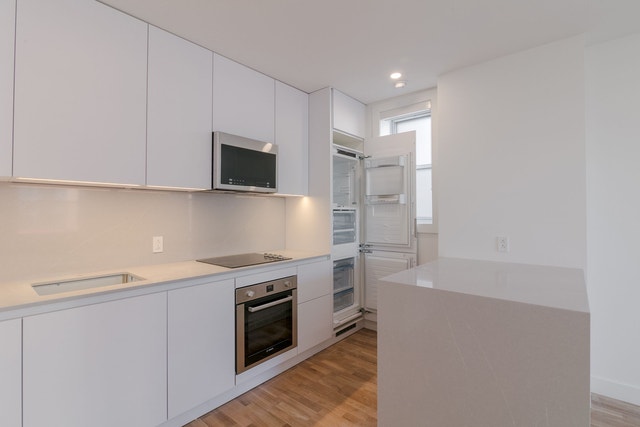 5530 Cote Saint-Luc Road — photo 2