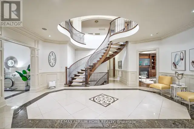 18 Heathcote Avenue Toronto (St. Andrew-Windfields), Ontario, photo 3 of 4
