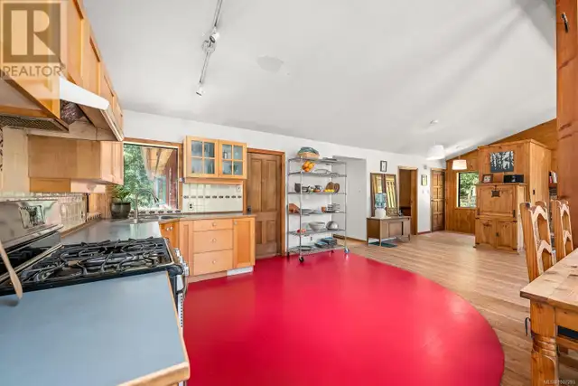 9900 Greenhill Rd Denman Island, British Columbia in Houses for Sale in Comox / Courtenay / Cumberland - Image 13