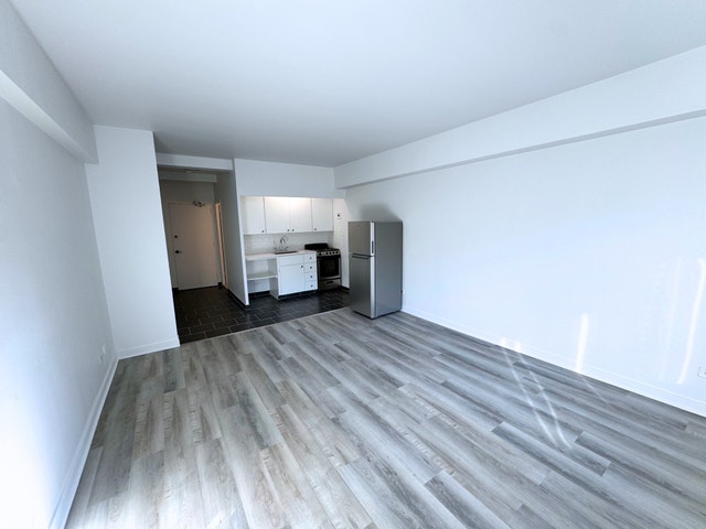 175 Sherbrooke O — photo 1