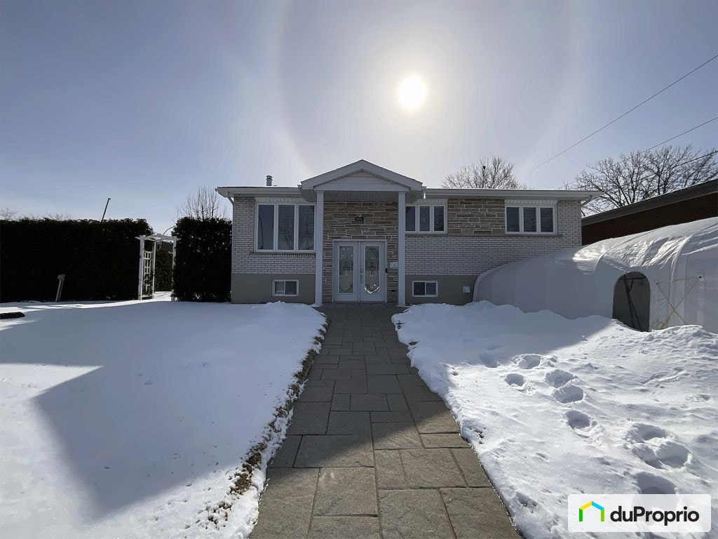 $699,000 - Bungalow for sale in Longueuil (Vieux-Longueuil) — photo 1
