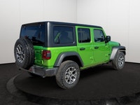 Get ready to experience the perfect combination of classic, trail-rated capability and everyday mode... (image 2)