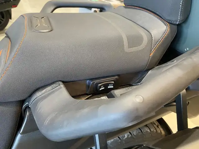 2025 Can-Am Canyon Redrock Edition in Street, Cruisers & Choppers in Kitchener / Waterloo - Image 17