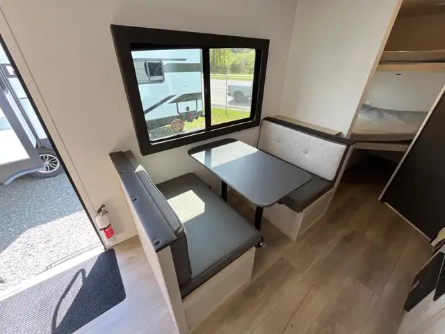 2025 Coachmen Northern Spirit DLX in Travel Trailers & Campers in Terrace - Image 14
